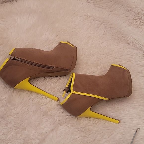 Qupid Sexy Open Toe Booties - Picture 9 of 16